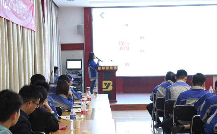 集團信息中心部長李敏就網(wǎng)站建設(shè)、運營、推廣等各項工作進行匯報.JPG