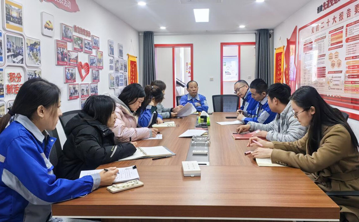 今后，要通過搭建“工事共辦”議事廳，把工作落實做細，讓一線職工說出所思所想、所需所盼，進而采取更接地氣、更加務實的舉措，解決好職工群眾急難愁盼問題，不斷增強職工的獲得感、幸福感和安全感.jpg